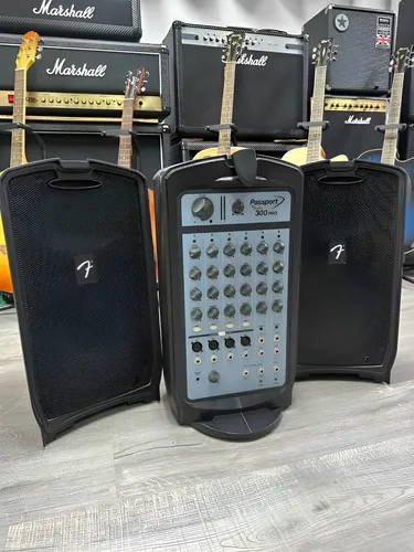 Sistema De Sonido Fender Passport 300 Pro 6 Canales 300 Watt