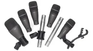 Kit De Siete Micrófonos Samson Dk707 Para Batería Con Estuche Y Accesorios Color Negro